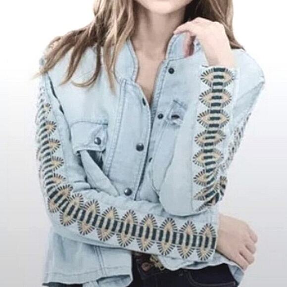 Free People Denim Jacket Sz XS EMBROIDERED BEADED Light Blue Boho Gypsy Bohemian - Picture 1 of 16